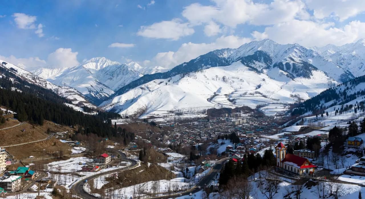 Shimla & Manali: Top Places to Visit This Year Cover